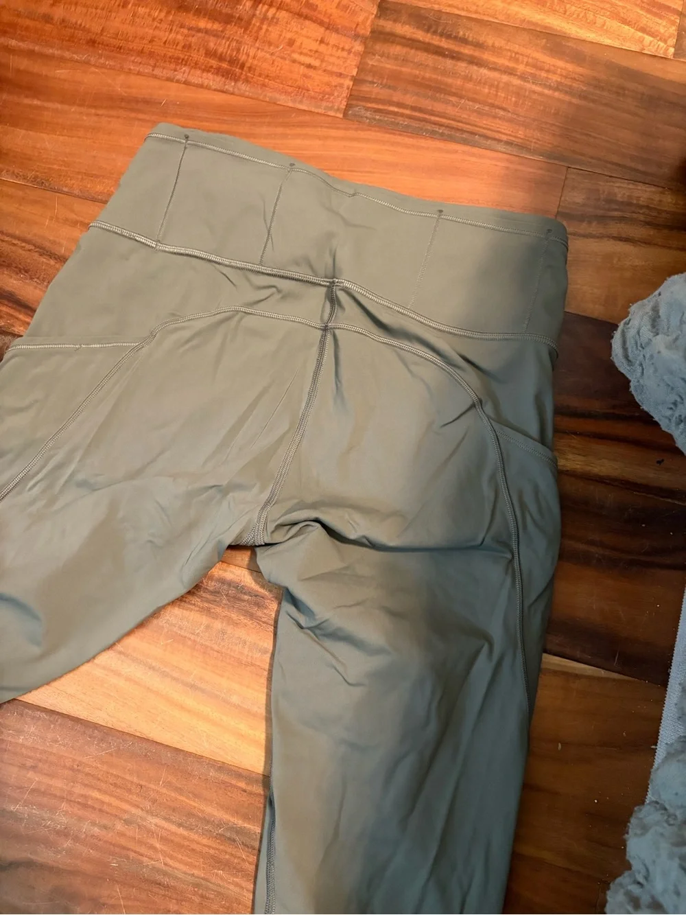 Lululemon Green High Rise Running Leggings Side Pockets Size 8 (801)